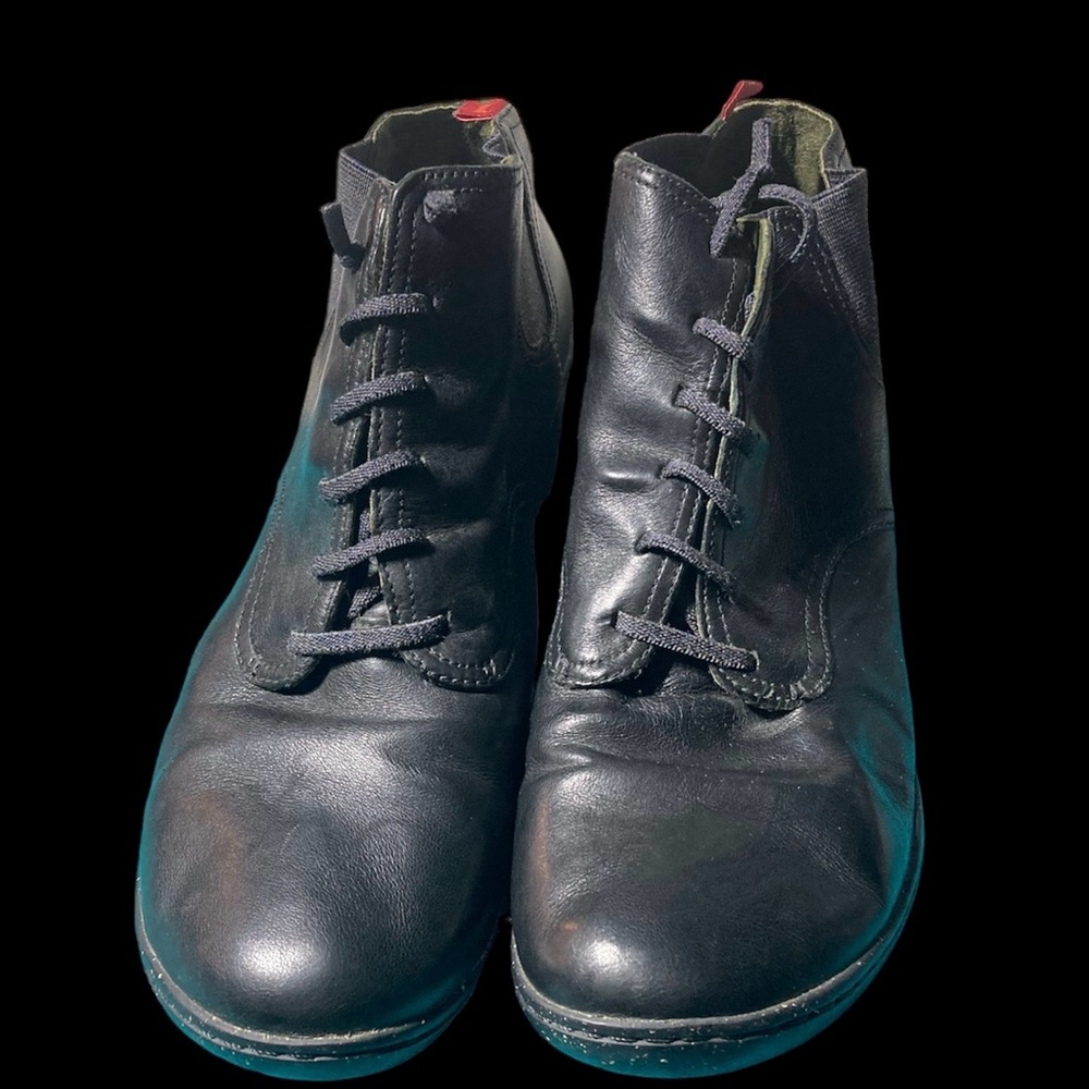Soft black leather heeled ankle boots by Camper. Size 40-41.